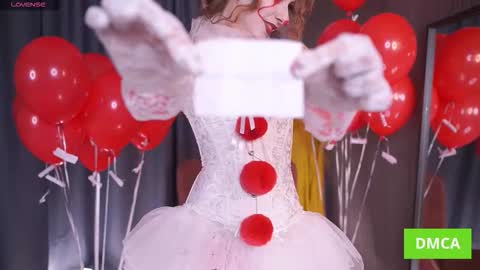 Annuetta online show from October 31, 4:00 pm