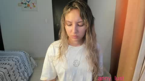 Issabela online show from December 25, 2:45 pm