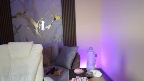 Ana online show from October 11, 2:09 pm