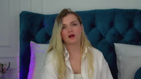 annyraii online show from March 3, 7:25 am