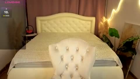 Anora online show from December 20, 7:45 am