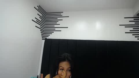 Anthonelaa   online show from March 4, 7:11 pm