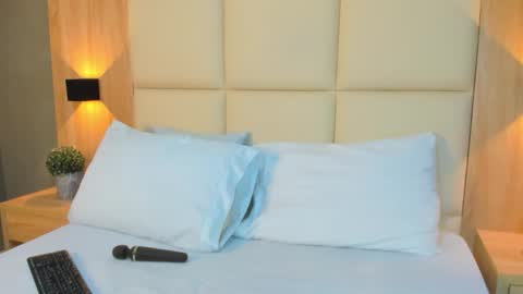 A N T O N E L L A  online show from January 8, 12:20 pm