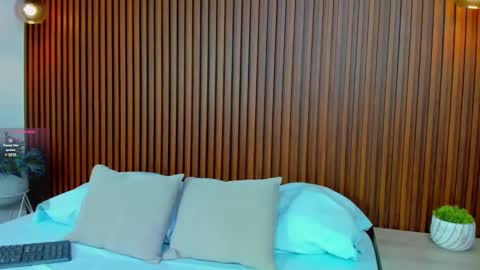 A N T O N E L L A  online show from September 25, 7:01 pm