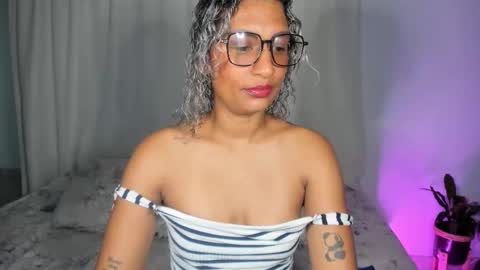 Sarah online show from November 5, 10:15 pm