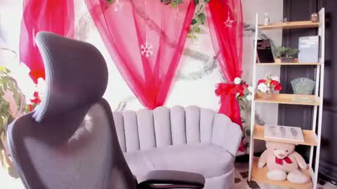 aphrodite online show from April 25, 8:50 pm