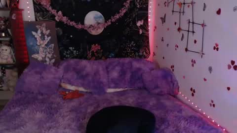 april_l6 online show from March 4, 5:45 pm