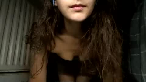 april_loves95 online show from July 2, 9:32 pm