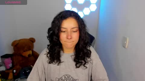 aqua emilly online show from April 13, 11:38 pm