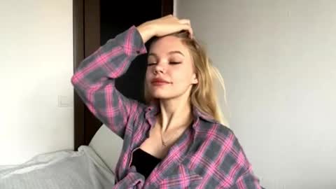 Amelia online show from November 17, 5:30 am