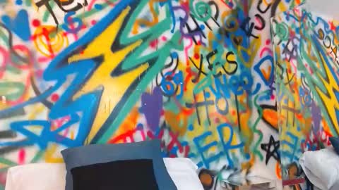 aria online show from April 10, 2:12 pm