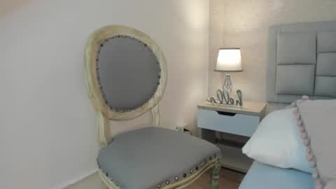 aria_walker_ online show from February 18, 11:53 am