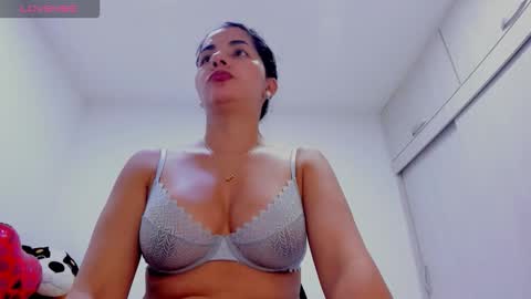 ariacoral online show from June 3, 2:33 pm