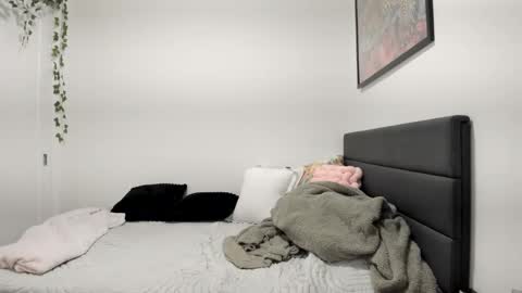 Ariah online show from April 13, 8:31 pm