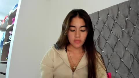 Aria Montgomery online show from January 4, 9:32 am