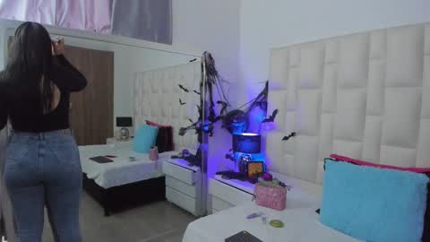  ariana  online show from October 22, 4:56 pm