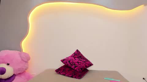 Ariana online show from April 8, 1:02 pm