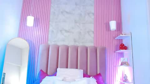 ArianaRougee online show from May 2, 11:57 am