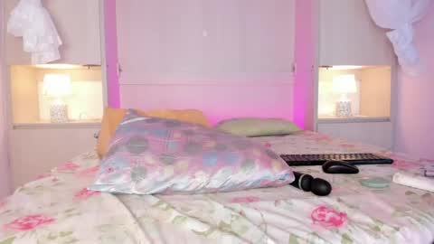 ariannavega_ online show from June 2, 11:55 am