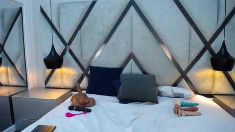 ariawillss online show from November 13, 4:28 pm