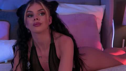 Ariell online show from October 6, 6:12 pm