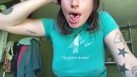 ariel  colin when hes here online show from March 4, 3:51 pm