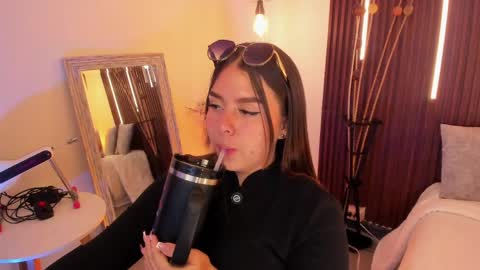  Arianna  online show from April 16, 9:50 pm