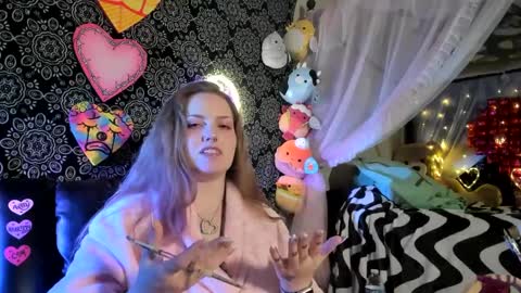 ArtsyHeartsyy online show from March 6, 2:19 am