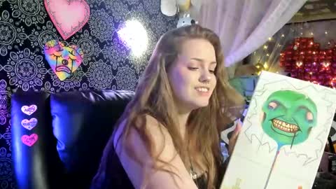 ArtsyHeartsyy online show from March 8, 5:25 am