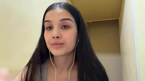 Amina online show from February 25, 6:39 pm