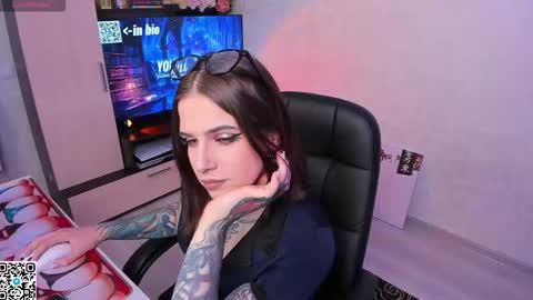 Arya  Fn  Talented Arya   online show from September 14, 8:40 pm