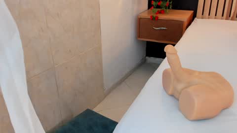 Ana online show from December 5, 4:12 pm