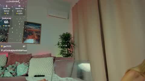 Arya online show from October 2, 3:06 pm