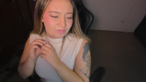 ash_smith1 online show from December 22, 4:04 am