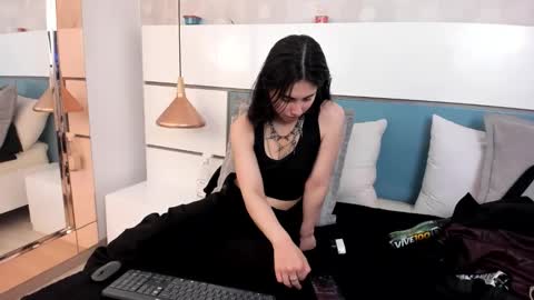 Ashkoreh online show from December 21, 8:35 pm