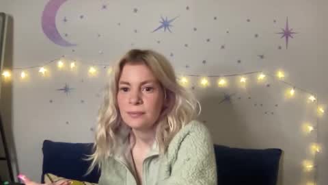 Ashlee online show from February 16, 9:47 pm