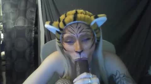 Ashlee Wolf online show from October 27, 4:19 am