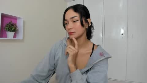 Camila online show from March 11, 1:01 pm