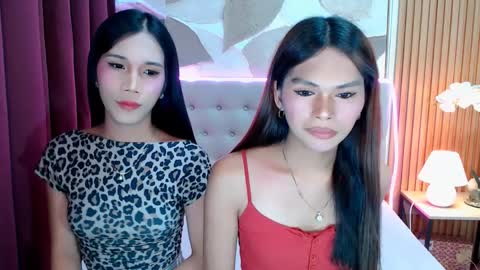 mooreen online show from April 6, 11:11 am