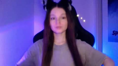 astradream_ online show from December 19, 10:35 pm