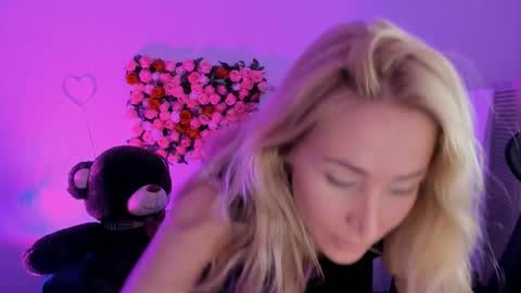 astramonroe online show from April 18, 6:16 am