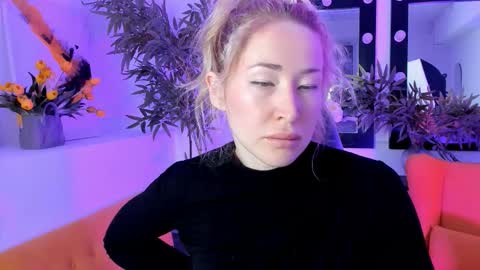 astramonroe online show from September 25, 1:37 am