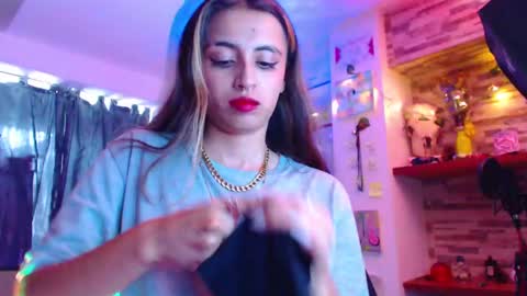 Atenea online show from February 18, 8:15 pm