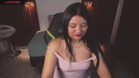 athena_snaw online show from May 13, 3:01 am
