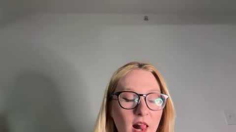 AudreyAlien online show from April 15, 3:40 am