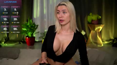 Isabella online show from March 3, 10:10 am