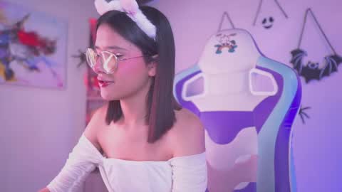 aura_rouss online show from October 31, 2:13 am