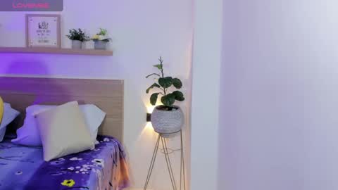 aurora_rodriguez online show from December 20, 1:43 pm