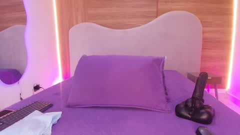 auroraa_miller online show from March 15, 3:08 am