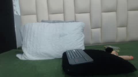 auroraa_miller online show from January 10, 12:15 pm